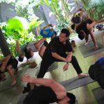 rekomendasi kelas yoga for men jakarta